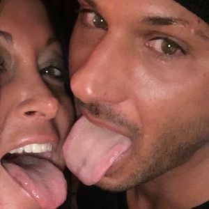 Meet your Posher, Chrisis